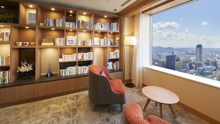 Executive lounge. RIHGA Royal Hotel Kokura