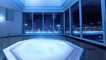 Indoor spa tub
