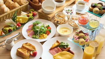 Daily buffet breakfast (JPY 3351 per person)