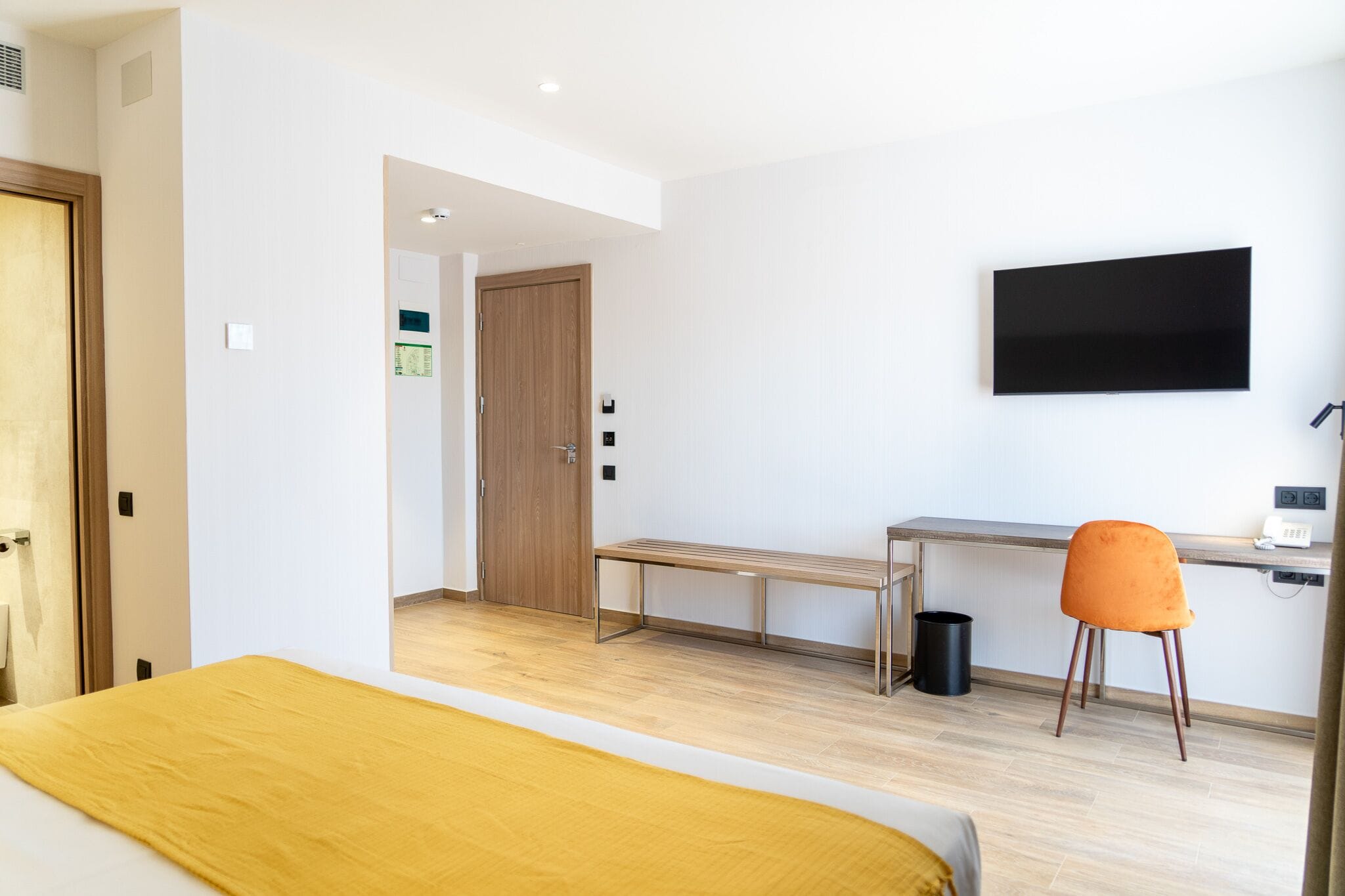 Hochwertige Bettwaren, Minibar, Zimmersafe, Schreibtisch