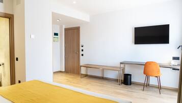 Hochwertige Bettwaren, Minibar, Zimmersafe, Schreibtisch