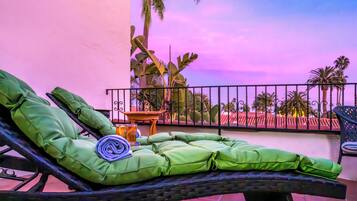 Deluxe Room, 1 Queen Bed | Terrace/patio