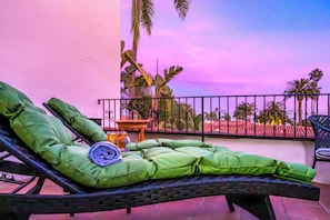 Deluxe Room, 1 Queen Bed | Terrace/patio