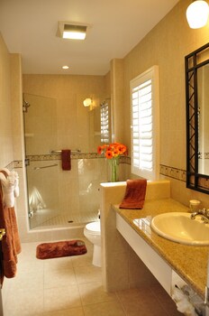 Free toiletries, hair dryer, towels at The Eagle Inn