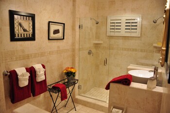 Free toiletries, hair dryer, towels at The Eagle Inn