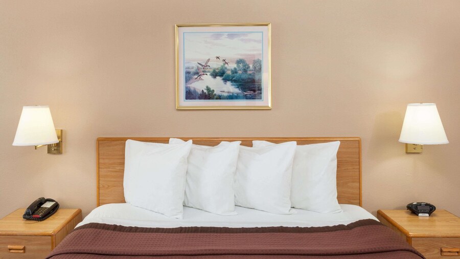 Days Inn by Wyndham Charleston