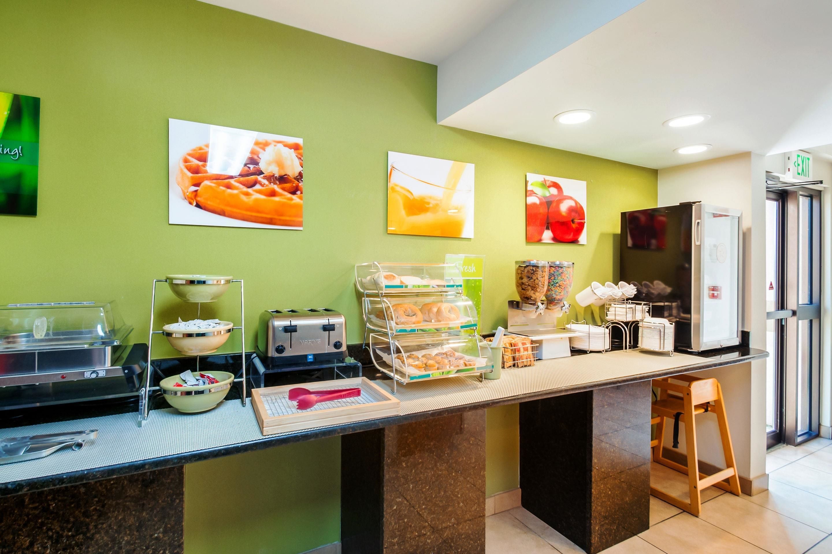 Free buffet breakfast 