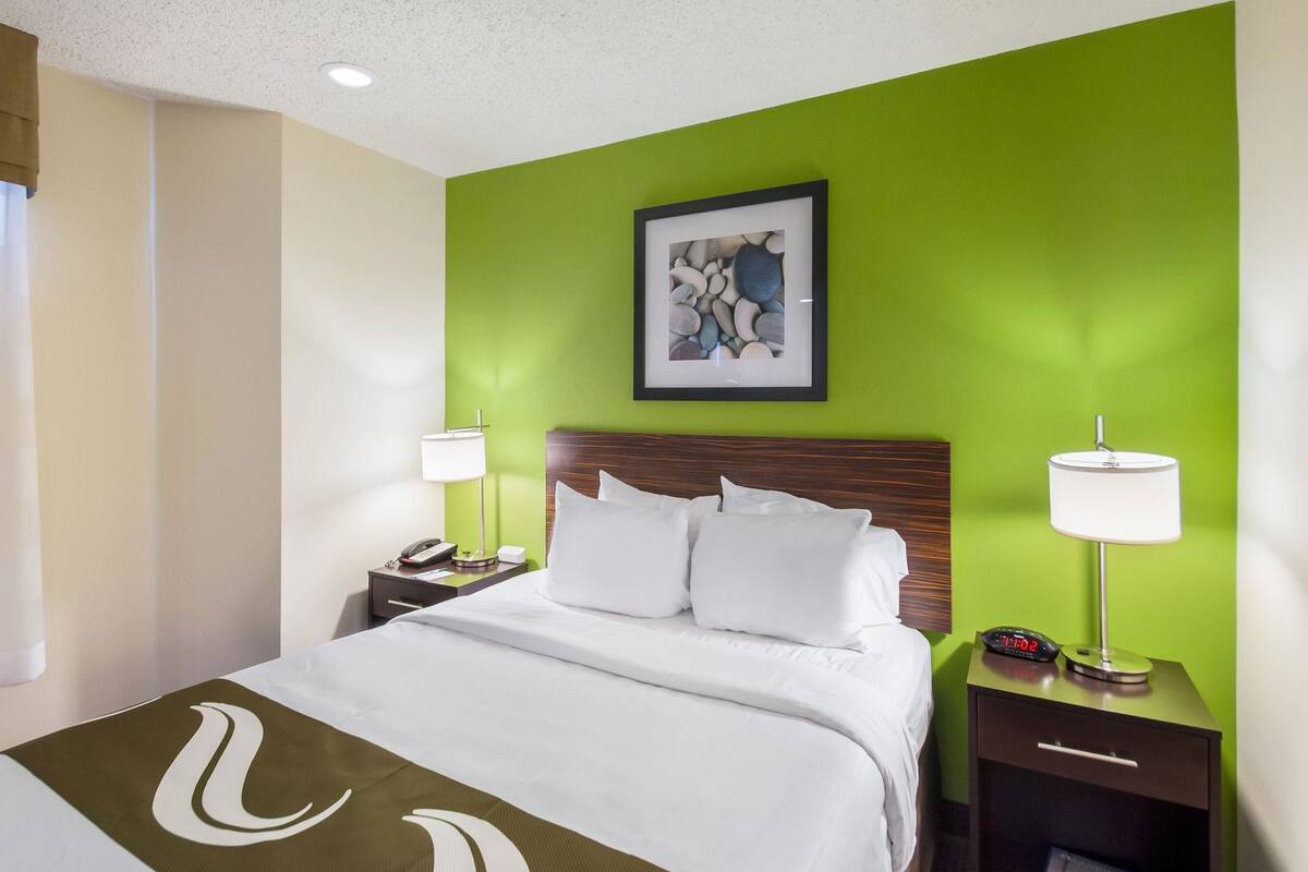 Suite, 1 King Bed with Sofa bed, Non Smoking | In-room safe, iron/ironing board, WiFi (free), bed sheets