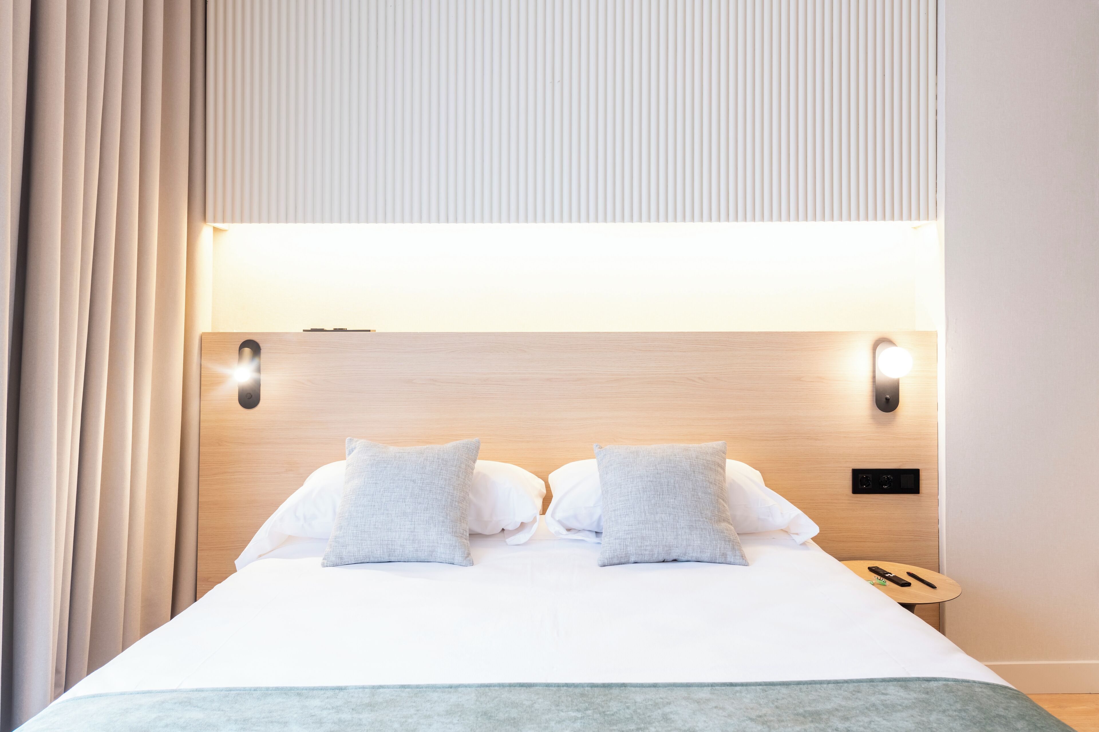 高级套房, 简易厨房 | 高档床上用品、记忆海绵床垫、客房内保险箱、办公桌