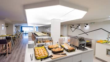 Frokostbuffé hver dag (EUR 10 per person)
