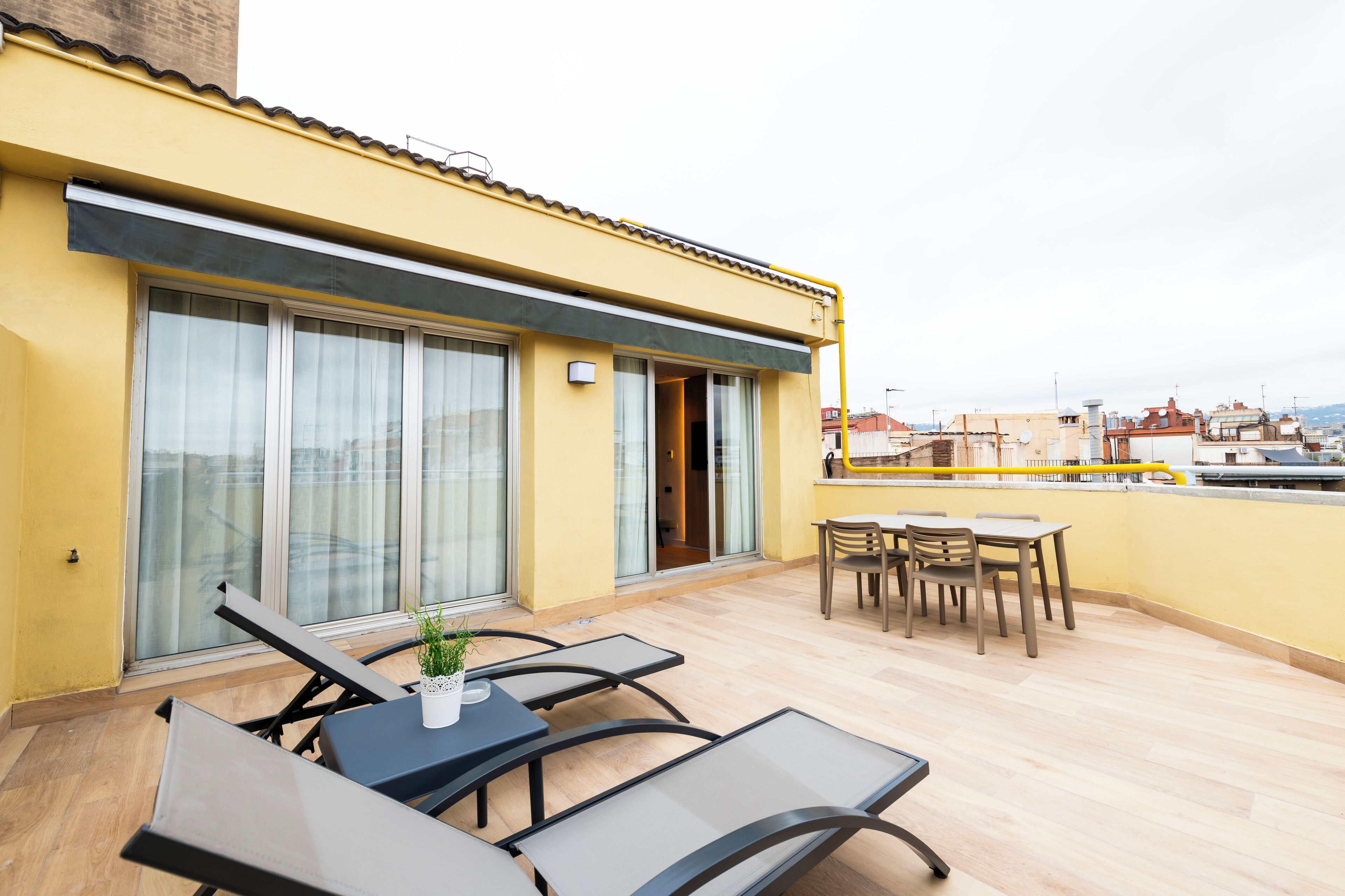 高级套房, 简易厨房 | 高档床上用品、记忆海绵床垫、客房内保险箱、办公桌