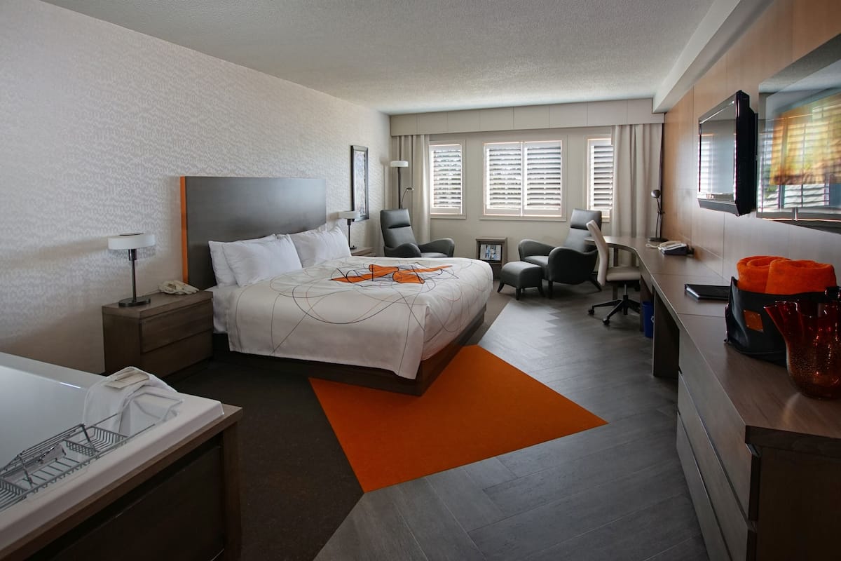 Prestige Plus | Egyptian cotton sheets, premium bedding, memory-foam beds, minibar
