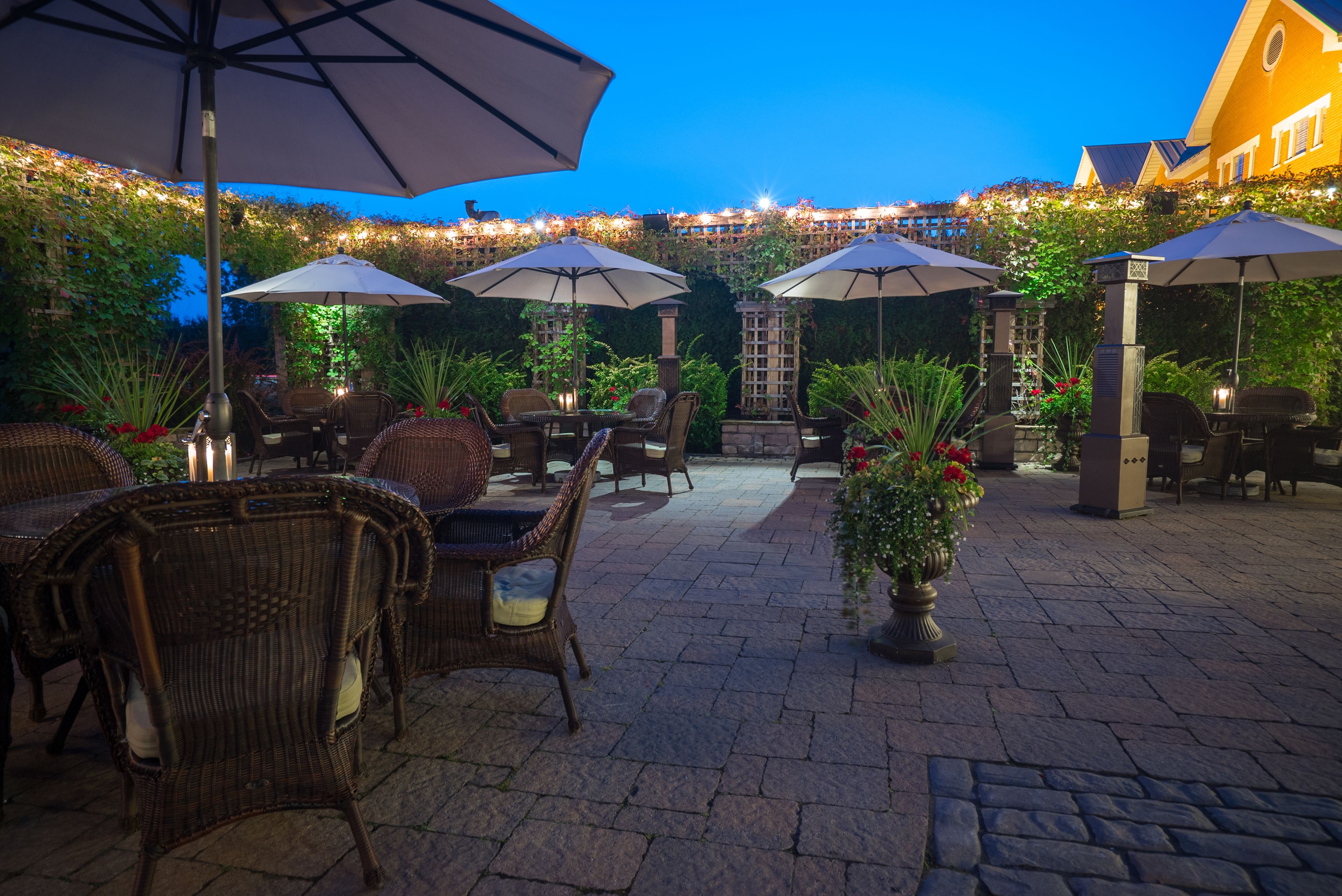 breakfast, lunch and dinner served