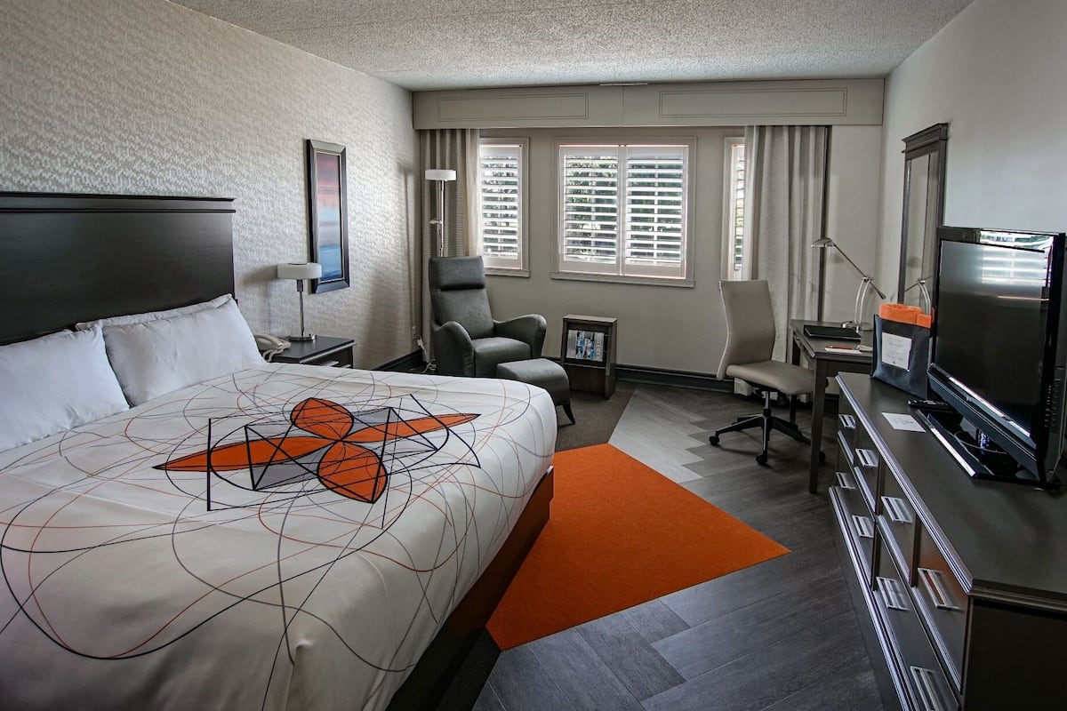 Superior Room | Egyptian cotton sheets, premium bedding, memory-foam beds, minibar
