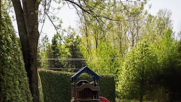 Children’s play area – outdoor