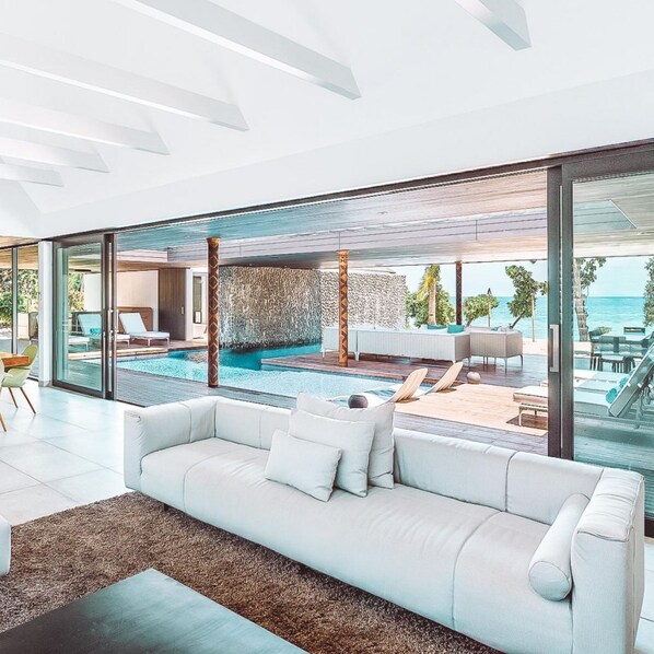 The Palms | Living area