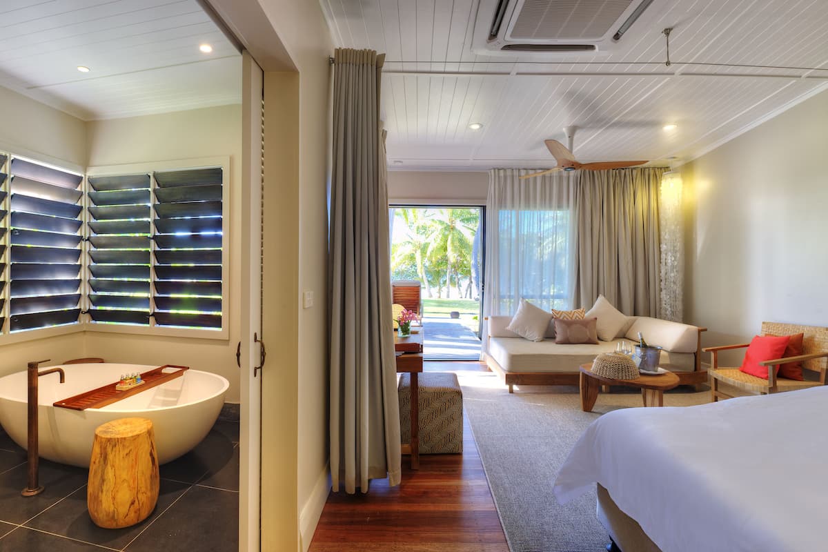 Premium bedding, free minibar items, in-room safe, desk