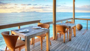 2 restaurants, breakfast served