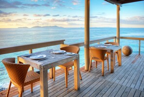 2 restaurantes, é servido café da manhã
