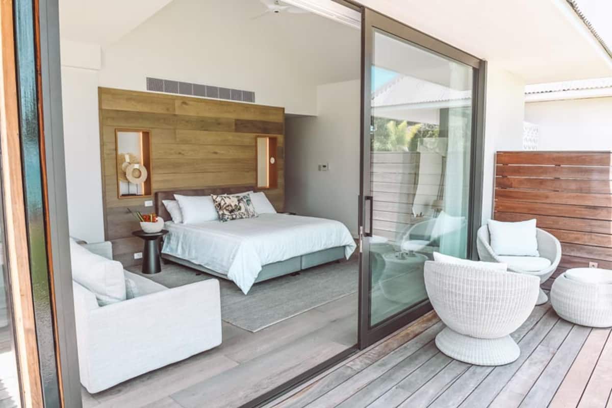 Talei Taki | Premium bedding, free minibar items, in-room safe, desk