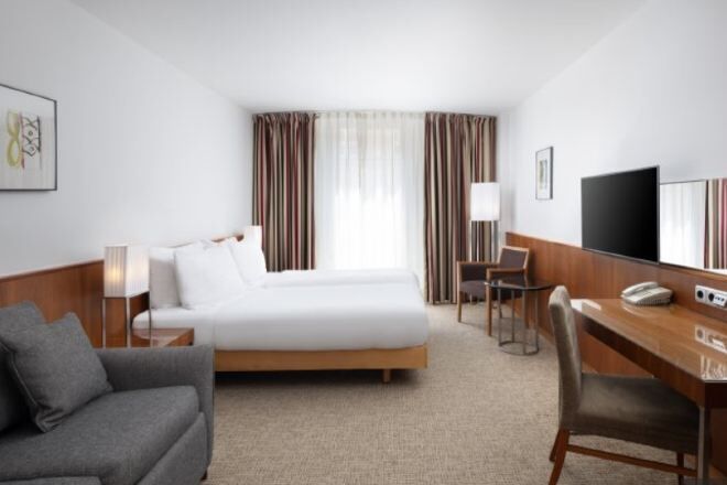 Hypo-allergenic bedding, in-room safe, blackout drapes, soundproofing