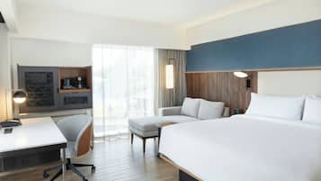 Deluxe Room, 1 King Bed, Non Smoking, City View | 1 bedroom, minibar, in-room safe, desk