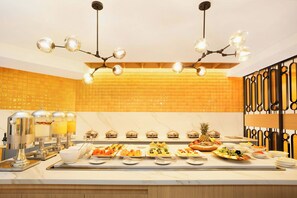Desayuno buffet todos los días (con cargo) 