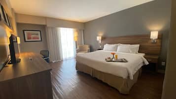 Classic Room, 1 King Bed, City View