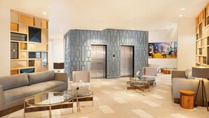 Lobby-lounge