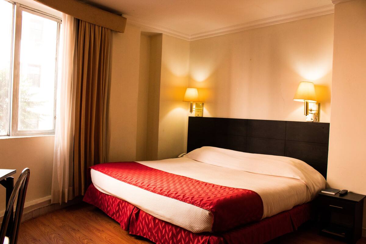Double Room, 1 King Bed | In-room safe