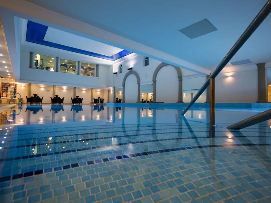 Indoor pool, pool loungers