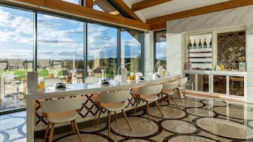 Couples treatment rooms, sauna, hot tub, steam room, body treatments