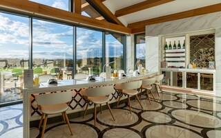 Couples treatment rooms, sauna, hot tub, steam room, body treatments