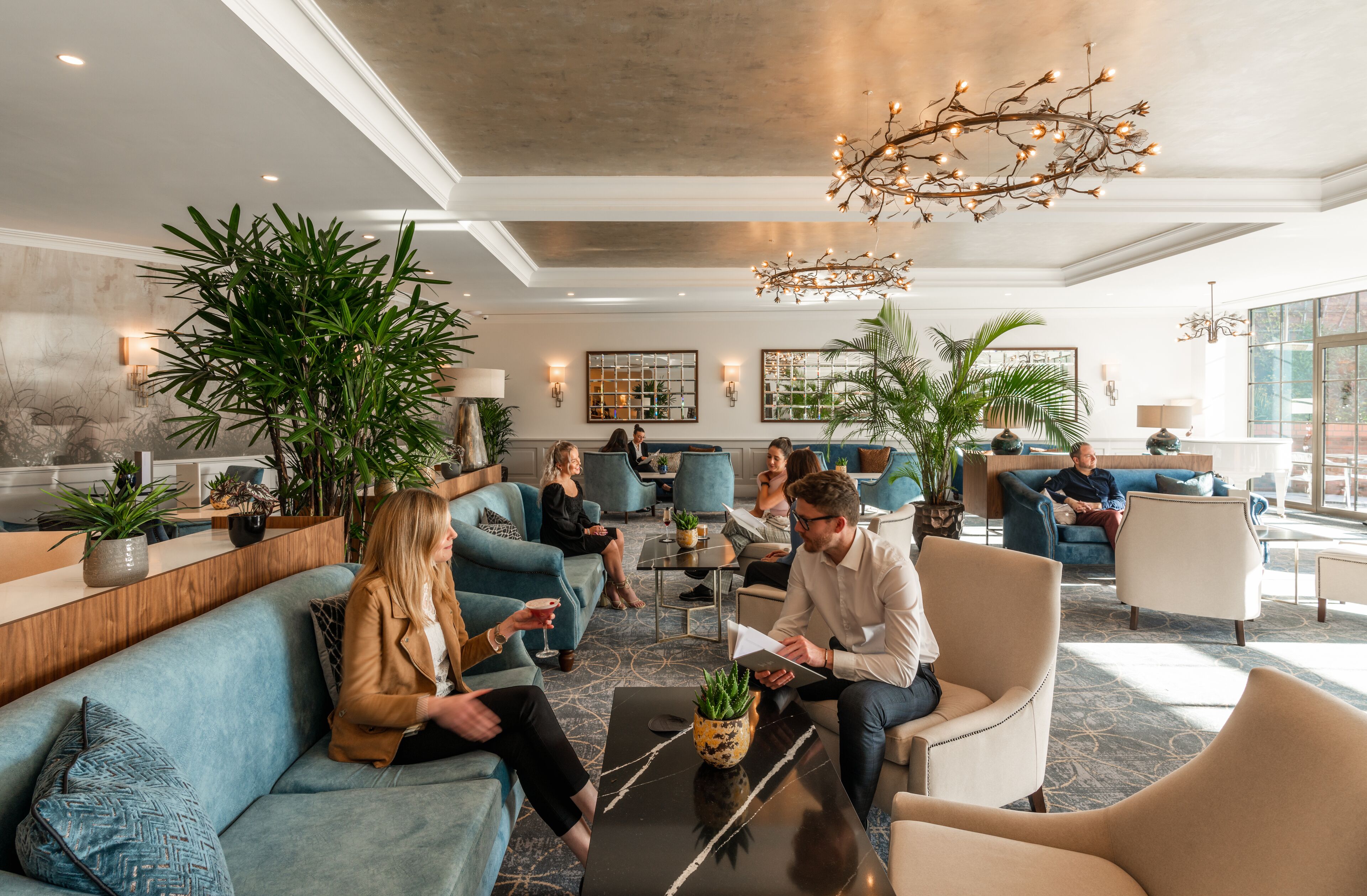 2 restaurants, breakfast, lunch, dinner served; international cuisine