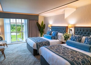 Estate View Twin Guest Room | أغطية فراش متميزة وخزنة داخل الغرفة ومكتب وستائر تعتيم
