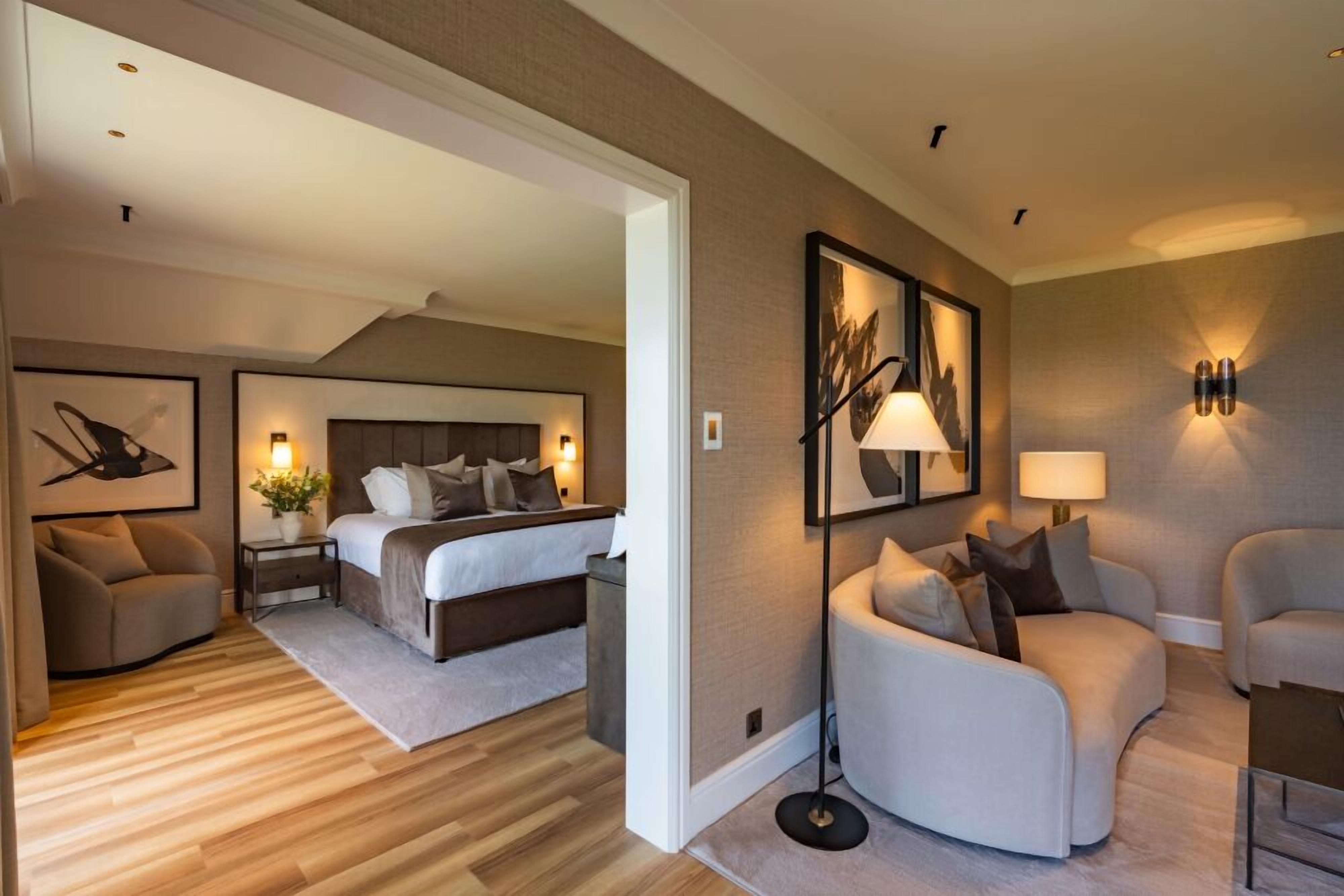 Carden Luxury Suite | 高級寢具、客房內保險箱、書桌、遮光布/窗簾