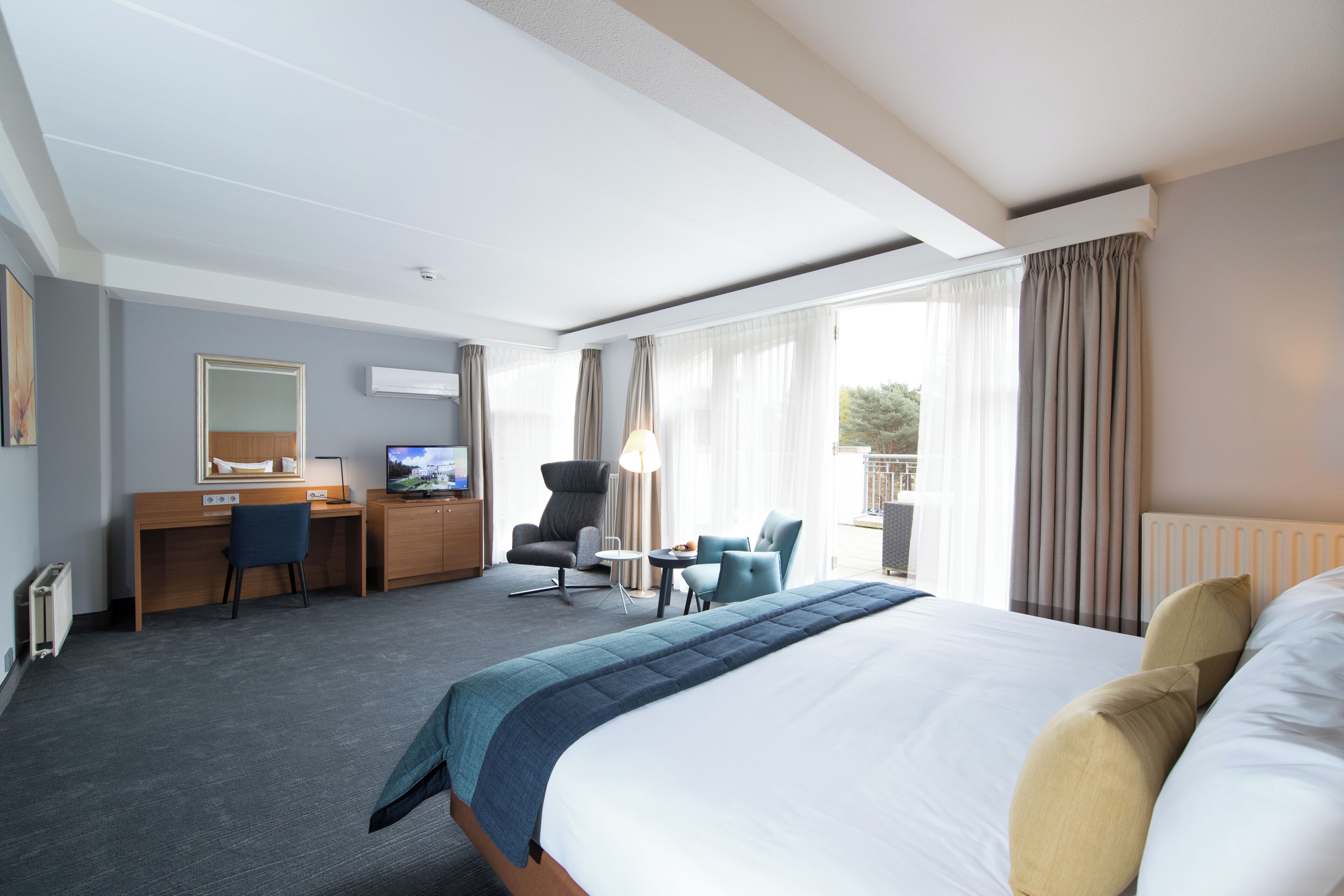 suite with terrace on the roof | hypo-allergenic bedding, in-room safe, desk, blackout curtains