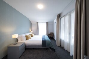Family Suite | Hypo-allergenic bedding, in-room safe, desk, blackout drapes