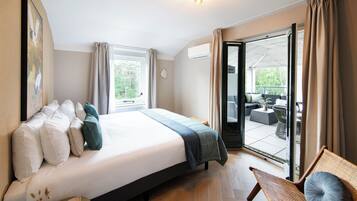 Familie suite | Hypoallergeen beddengoed, een kluis op de kamer, een bureau