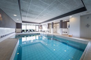 Indoor pool, pool loungers