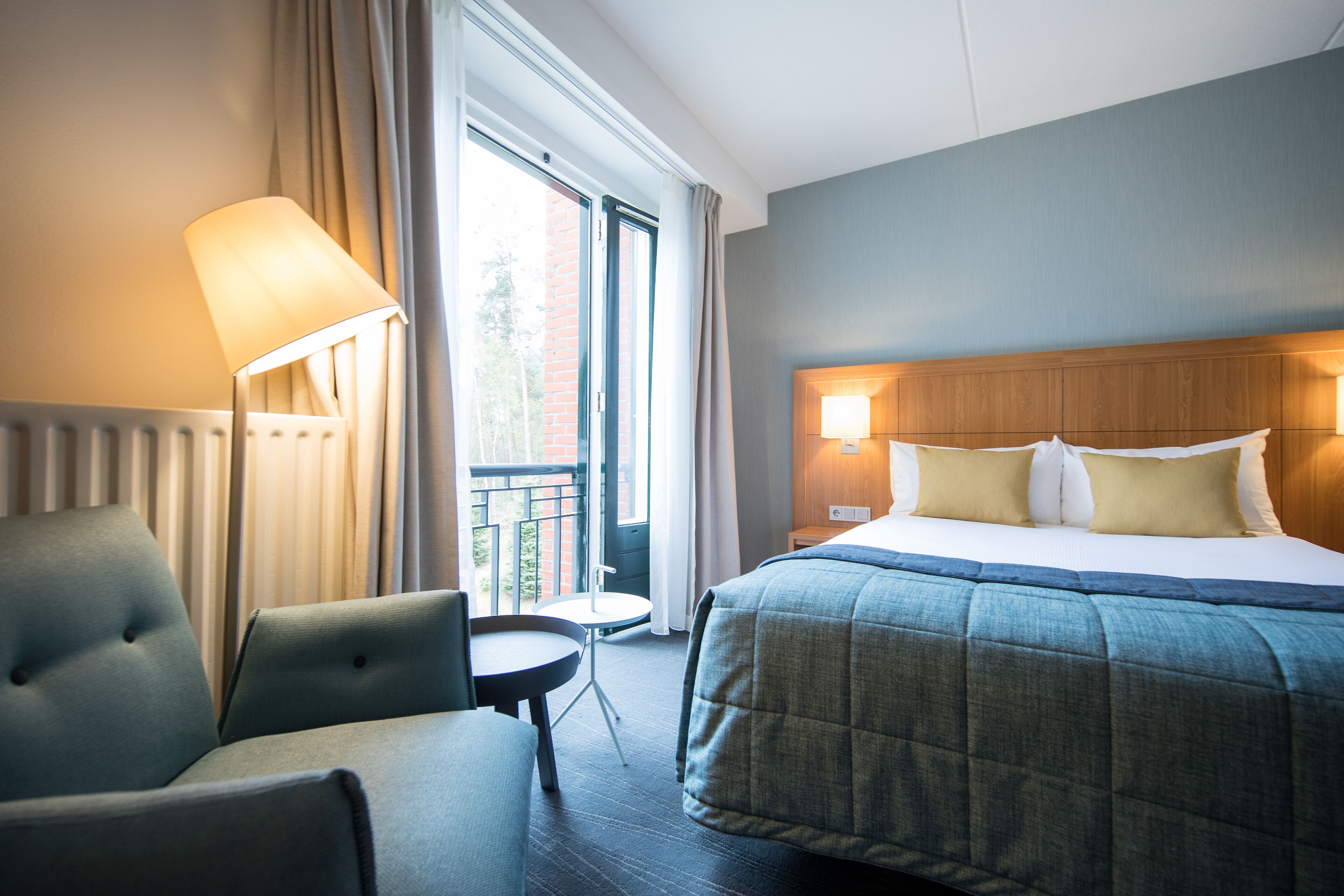 comfort single room | hypo-allergenic bedding, in-room safe, desk, blackout curtains