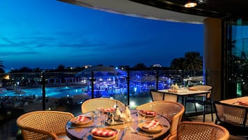 7 restaurants, breakfast, lunch, dinner served; Middle Eastern cuisine