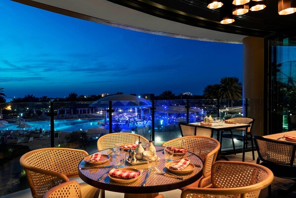 7 restaurants, breakfast, lunch, dinner served; Middle Eastern cuisine 