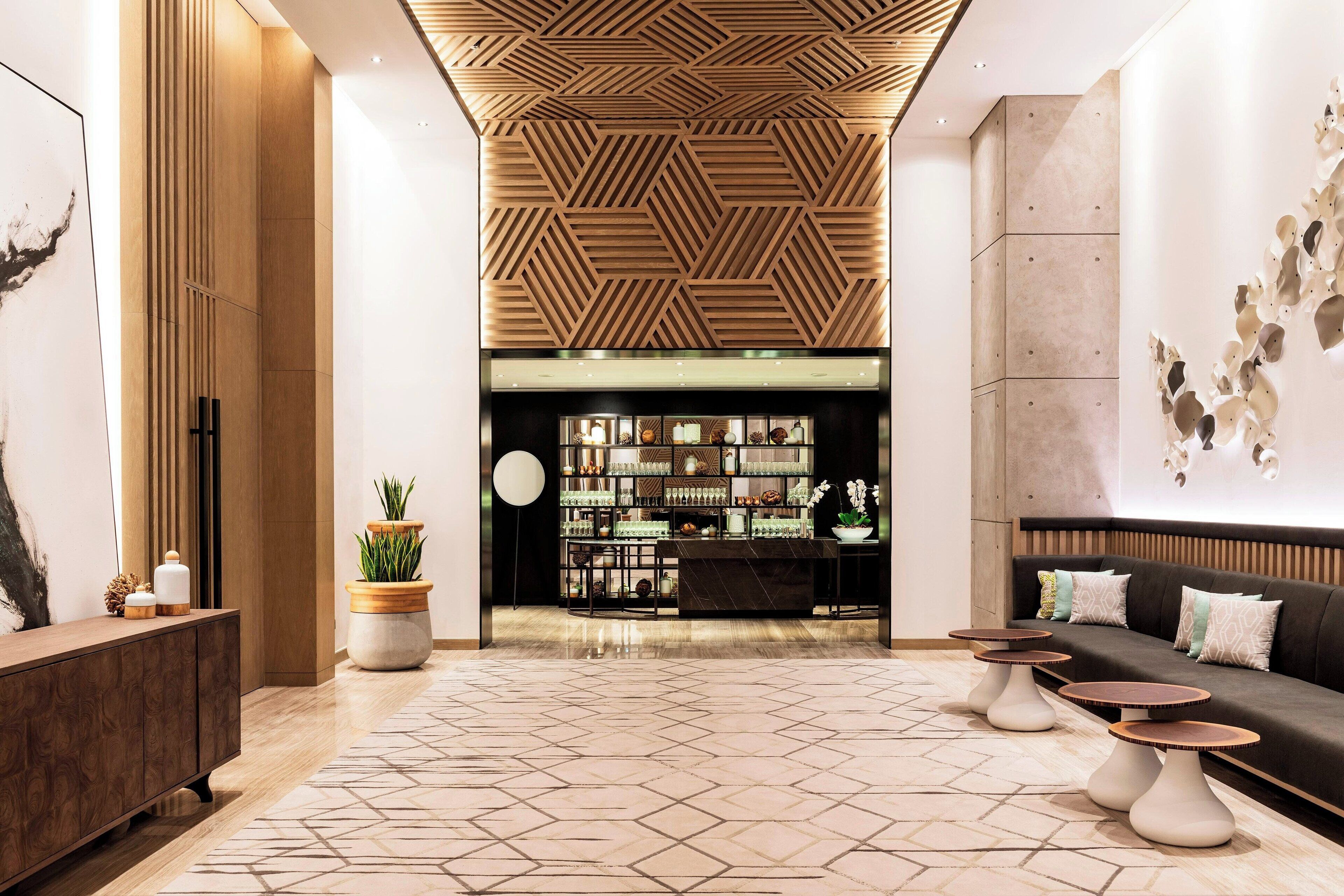 4 间酒吧/酒廊、2 间泳池酒吧、2 间池畔酒吧、海滨酒吧