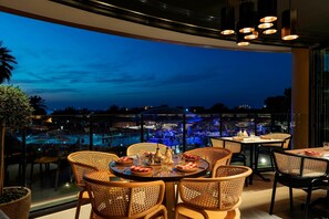 7 restaurants, breakfast, lunch, dinner served; Middle Eastern cuisine 
