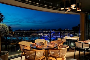 7 restaurants, breakfast, lunch, dinner served; Middle Eastern cuisine