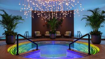 3 outdoor pools, pool umbrellas, sun loungers