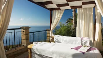Couples treatment rooms, body treatments, aromatherapy