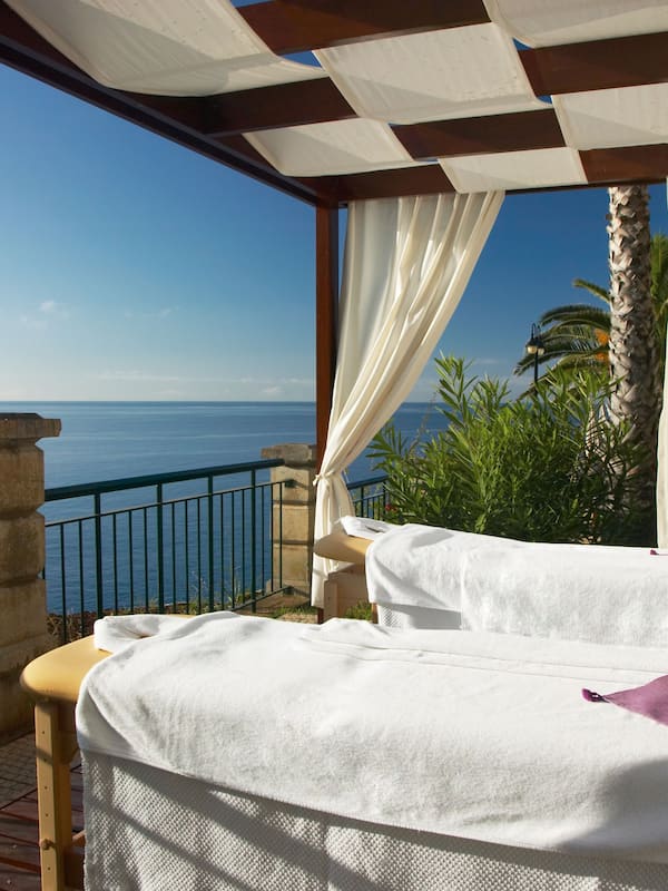 Couples treatment rooms, body treatments, aromatherapy