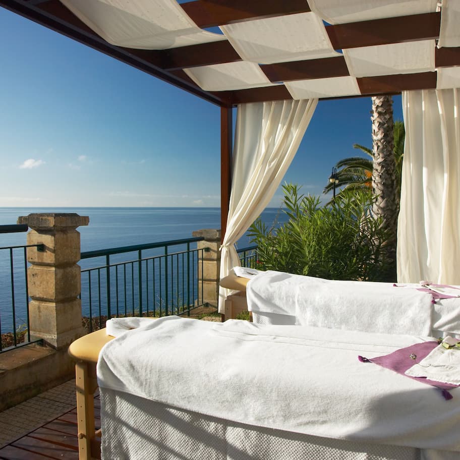 Couples treatment rooms, body treatments, aromatherapy